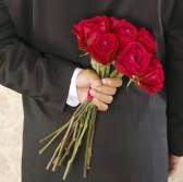 Novio con flores