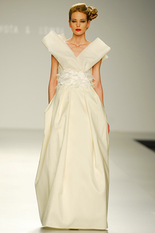 vestidos_de_novia_devota__lomba_5.jpg