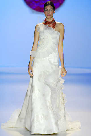vestidos_de_novia_2010_model_novias