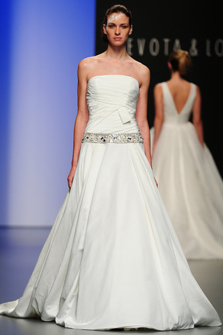 vestidos de novia para el 2011 de devota & lomba | web de la novia
