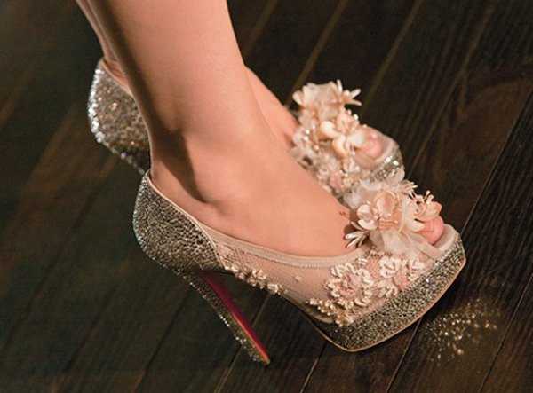 atrévete: diseños únicos en zapatos para el día de tu boda | web de